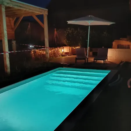 Prive Avec Piscine, Fibre Et Netflix רור